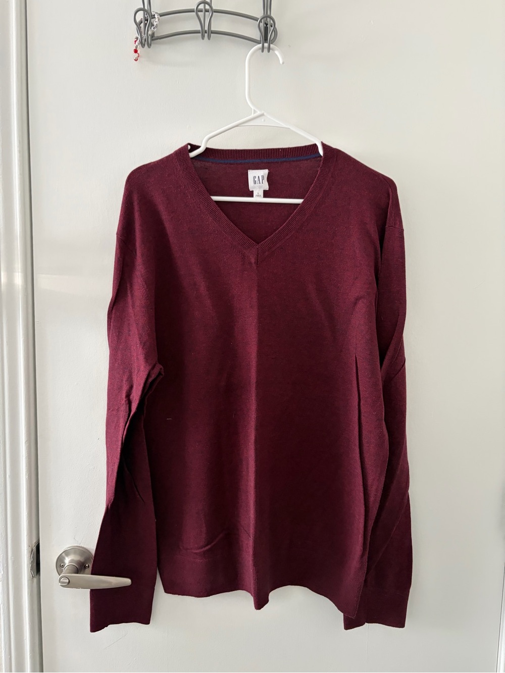 GAP Men's V-Neck Sweater - Burgundy